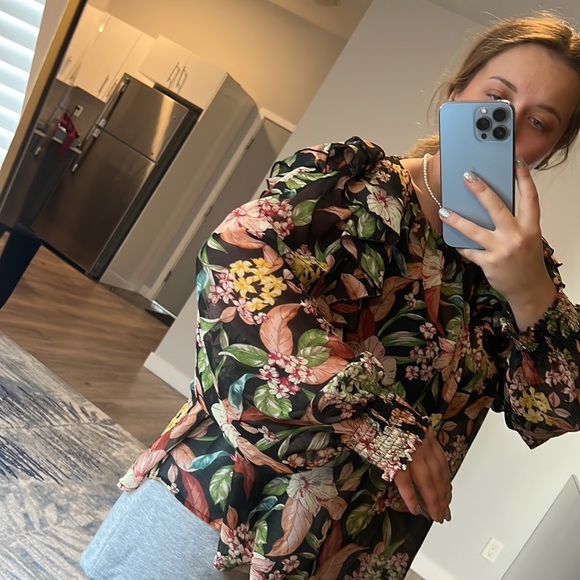 floral chiffon blouse with puffy sleeves - Picture 2 of 3